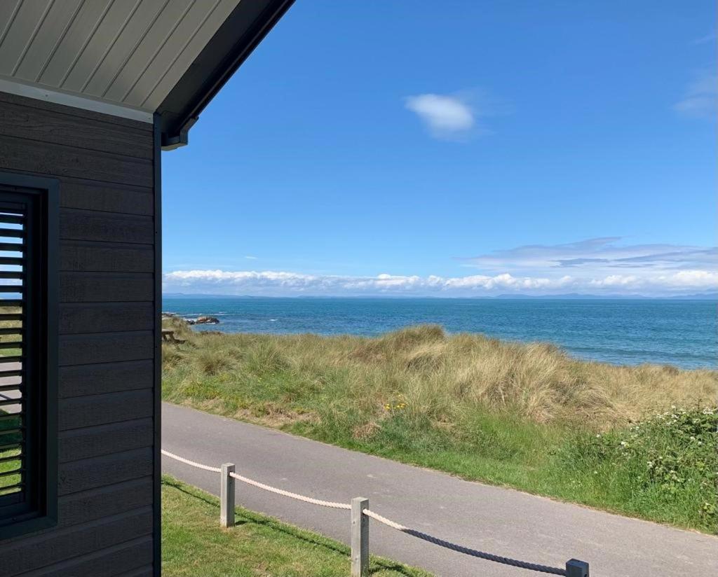 Beach Front Lodge Hopeman Exterior photo